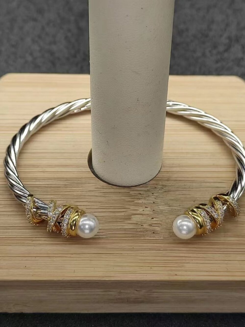 ๐๐๐David Yurman 4mm pearl-wrapped bangle - Picture 2 of 8